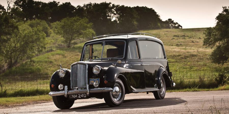 Subastan icónico auto de John Lennon