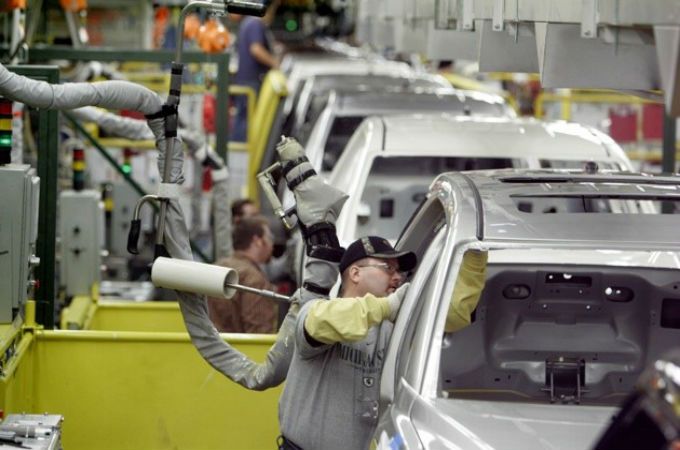 Industria automotriz reporta alza de 11.8 por ciento en producción - auto-worker