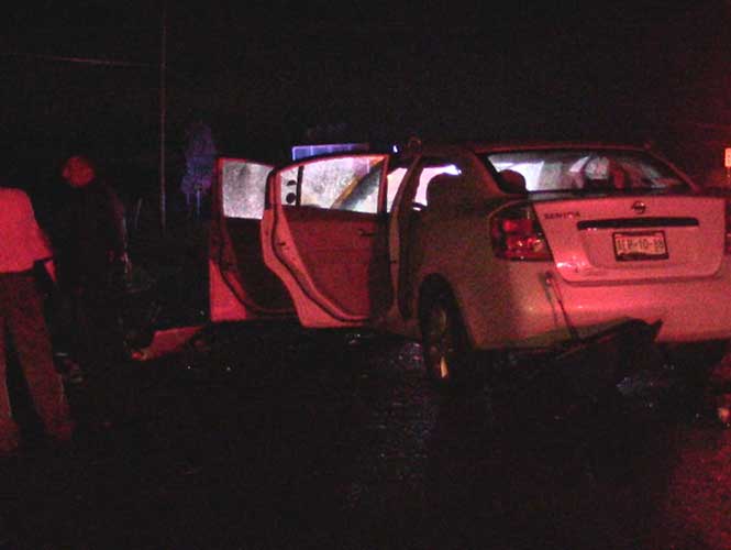 Accidente deja 3 muertos y 4 heridos en Aguascalientes - auto3