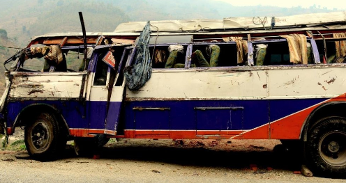 Desbarranca autobús en Nepal. Hay 33 muertos - autobus-nepal-4