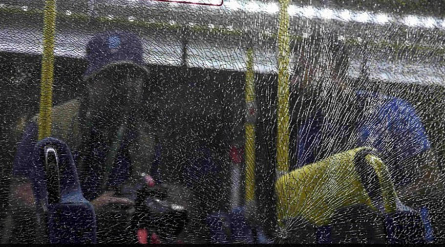 Autobús atacado en Río fue baleado: pasajeros - autobus-rio-3