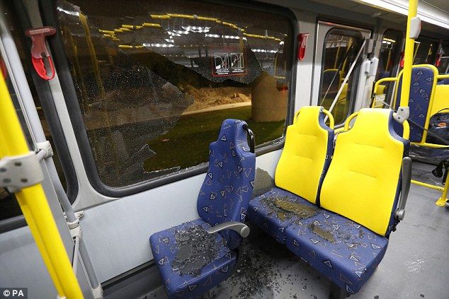 Autobús atacado en Río fue baleado: pasajeros