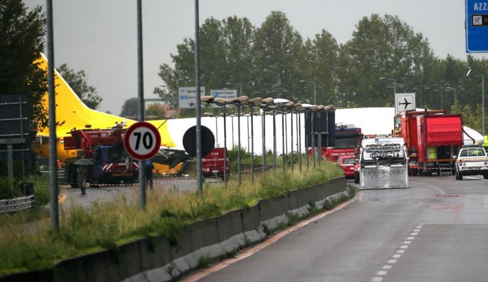 Avión se despista en Italia. No hay heridos - avion-italia-Bergamo-Ansa2