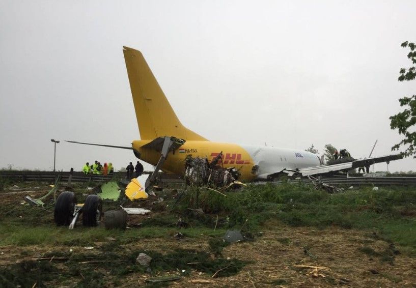 Avión se despista en Italia. No hay heridos - avion-italia-Bergamo-Maddalena-Berbenni