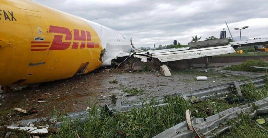 Avión se despista en Italia. No hay heridos - avion-italia-Bergamo-Maddalena-Berbenni2-1024x530