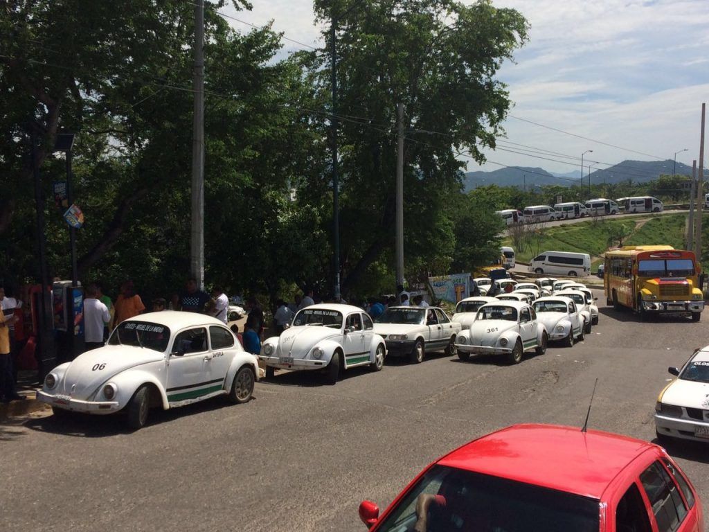 Taxistas bloquearon la carretera libre México-Acapulco para exigir mayor seguridad - b7ce7300-a3fc-4d92-931a-fdacb23ec24b-1024x768