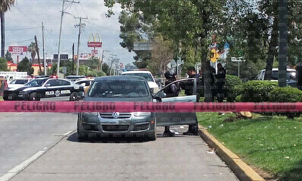 Balean a dos hombres en León