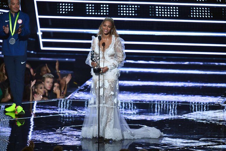 Beyoncé domina los premios MTV - beyoncé