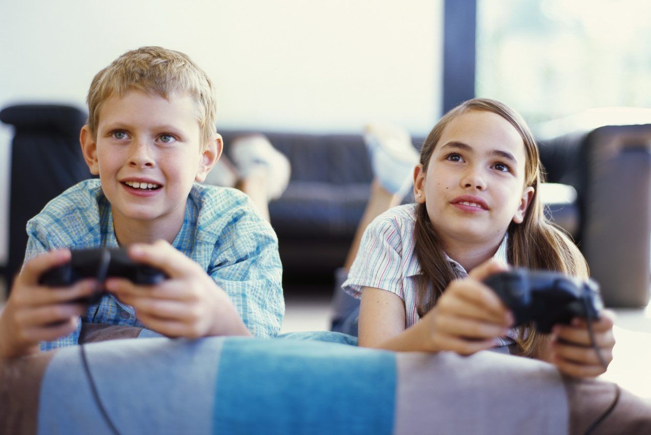 Los videojuegos nos hacen más listos y Facebook más tontos