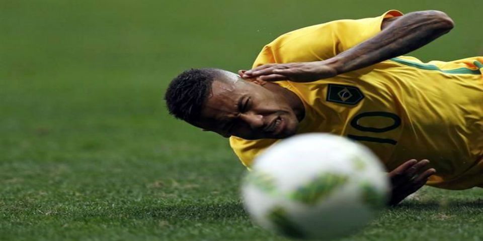 Decepcionante debut de Brasil