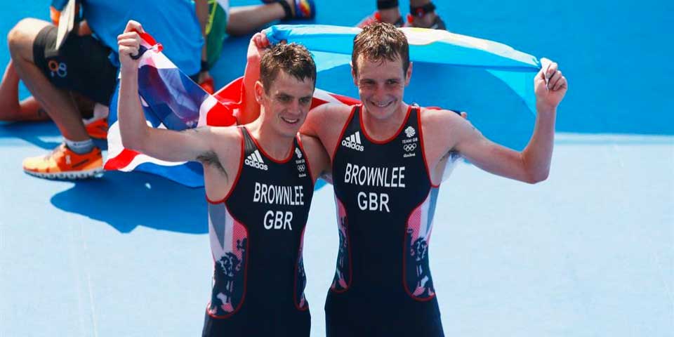 Hermanos británicos ganan oro y plata olímpicos en triatlón