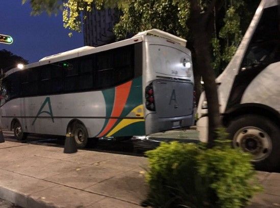 Manifestaciones afectan Paseo de la Reforma y la Ciudadela - camiones-glorieta-colon-RoseEmili