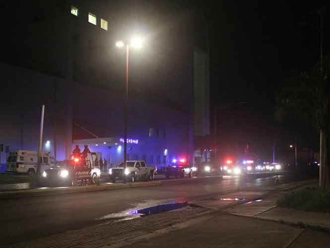 Acribillan a hombre dentro de hospital de Nayarit - camioneta