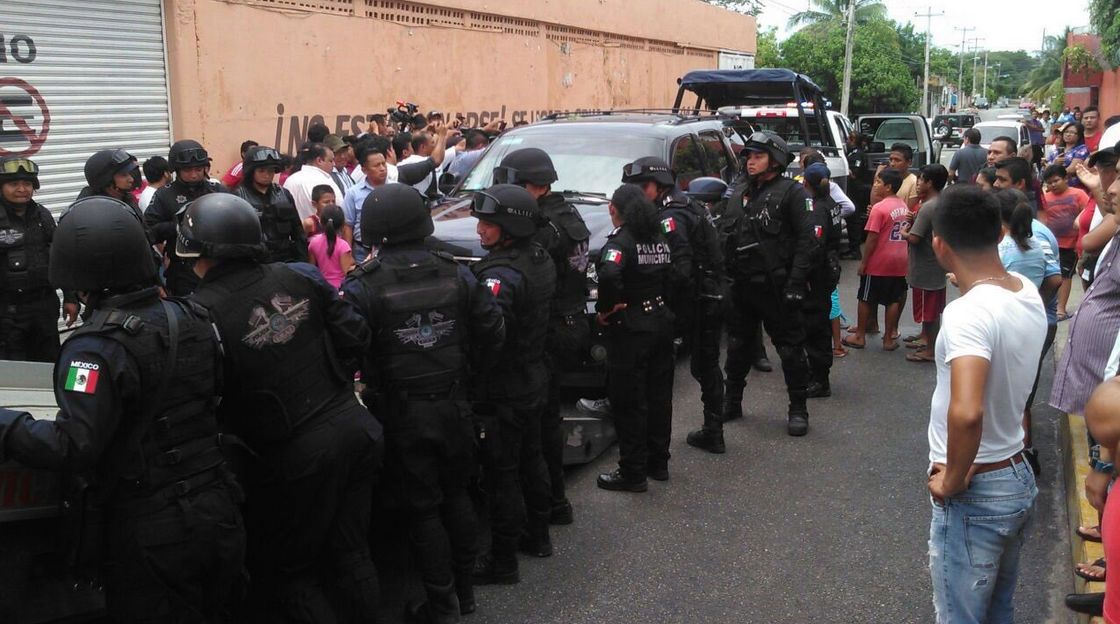 Desalojan a ‘paracaidistas’ de fraccionamiento en Cancún