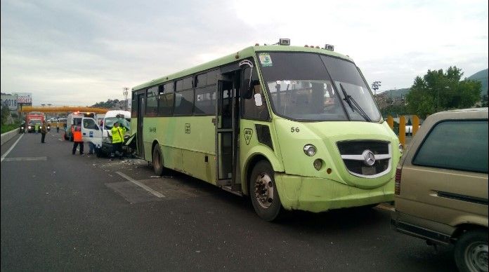 Carambola de 12 vehículos en la México-Puebla - carambola-2