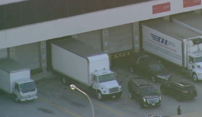 Trasladan restos de Juan Gabriel al Aeropuerto de Los Ángeles - carroza-funebre-juanga-3