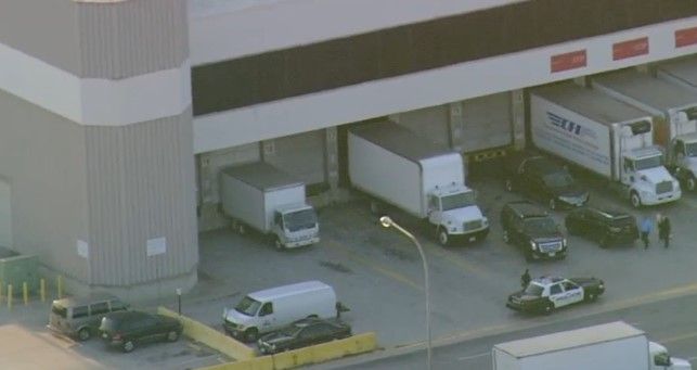 Trasladan restos de Juan Gabriel al Aeropuerto de Los Ángeles - carroza-funebre-juanga-4