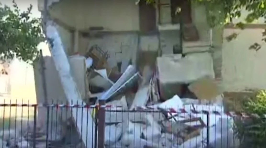 Casa se derrumba durante transmisión en vivo