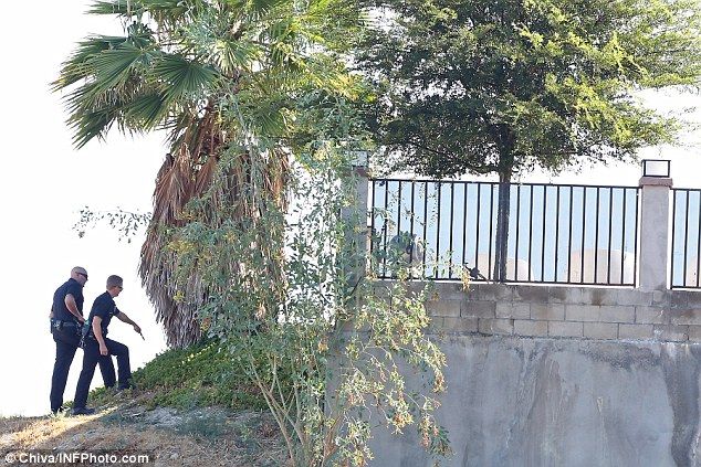 Policías rodean casa de Chris Brown - cb-5