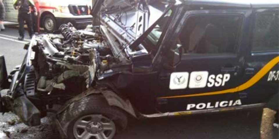 Choque de patrulla deja dos policías heridos