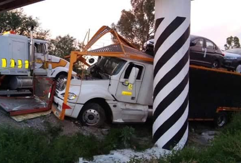 Muere conductor durante choque de 3 camiones en Guadalajara - choque-tráileres