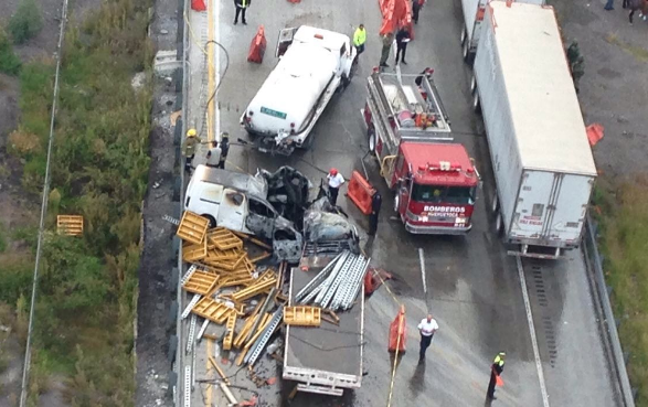 Cierran parte de la  Autopista México-Querétaro por accidente. 2 muertos - cierre-autopista