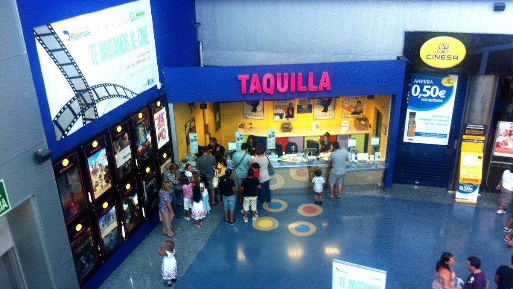 En España ya es posible entrar al cine con tu perro - cine-1024x577