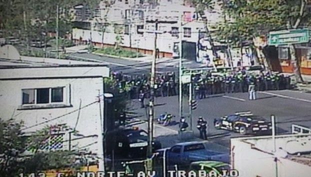 Riña entre policías y vecinos de la Morelos por desalojo - desalojo-granada-Camara-de-Seguridad