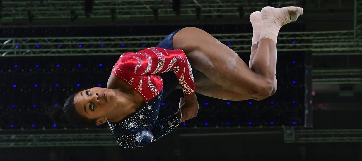 Gimnastas estadounidenses usan uniformes de 12 mil dólares