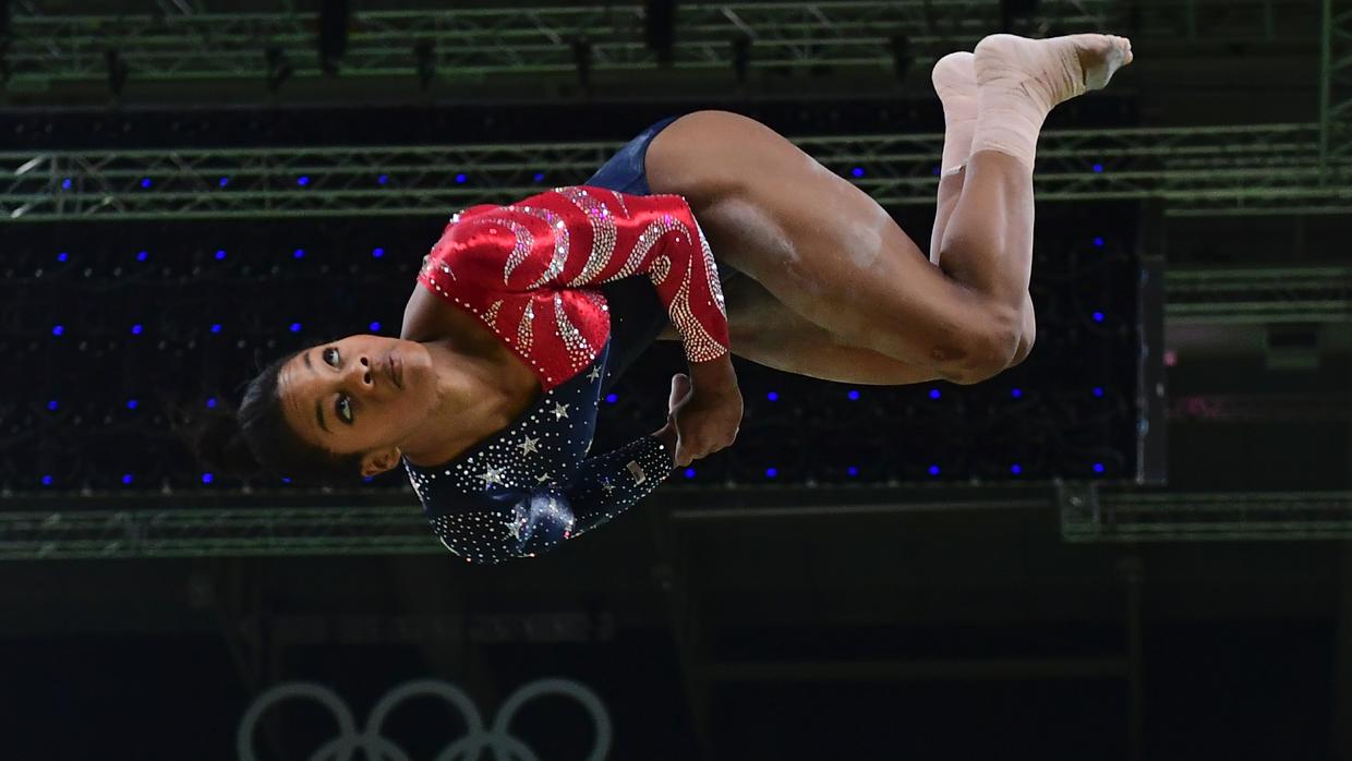 Gimnastas estadounidenses usan uniformes de 12 mil dólares - descarga-20