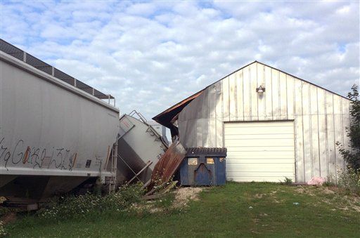 Vagón se descarrila sobre un bar llamado “Descarrilado”