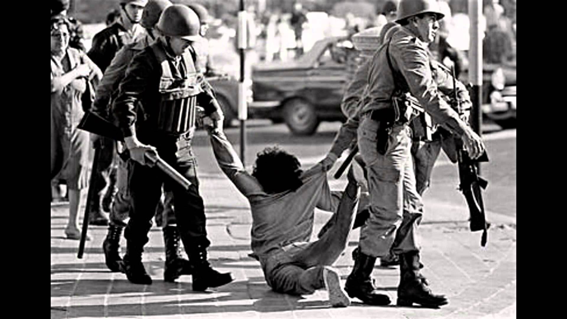 Condenan a 28 ex militares a cadena perpetua en Argentina - dic-05