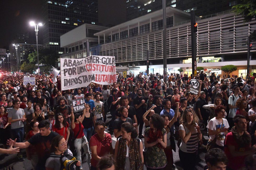 Galería: seguidores de Dilma Rousseff causan destrozos en Brasil - dilma-03