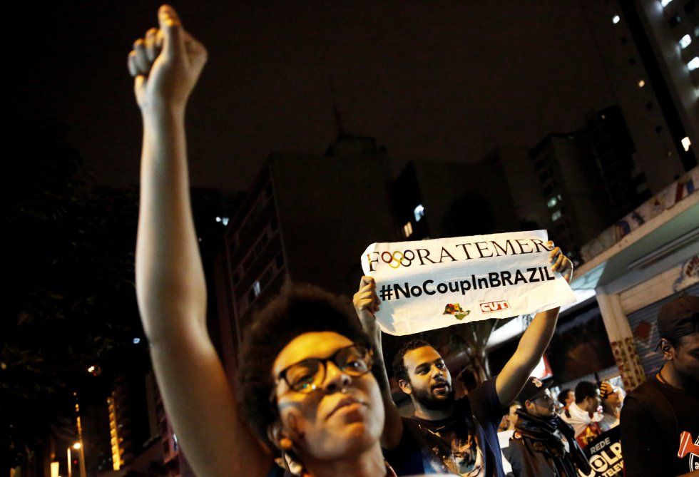 Galería: seguidores de Dilma Rousseff causan destrozos en Brasil - dilma-12