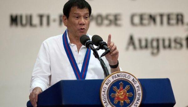Presidente de Filipinas afirma que Trump apoya su guerra contra las drogas