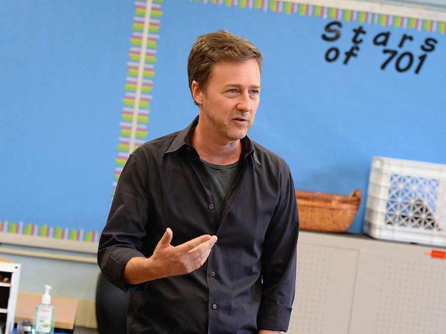Las celebridades más inteligentes del mundo - edward-norton-worked-as-an-analyst-for-an-entrepreneurial-nonprofit