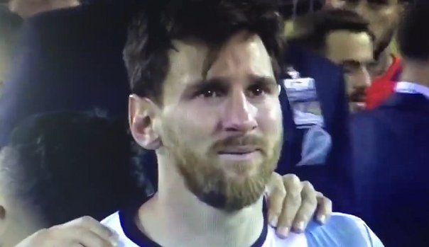 Messi seguirá en la Selección Argentina - el-llanto-de-lionel-messi-tras-jpg_604x0