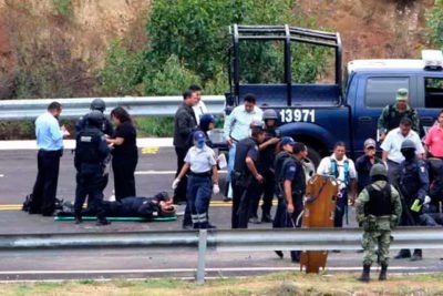 Emboscan sicarios a policías en Guerrero - emboscada