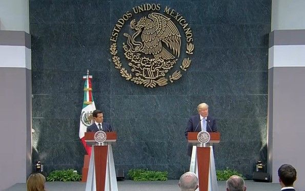Trump en Los Pinos: "Construiremos el muro" - epn-20