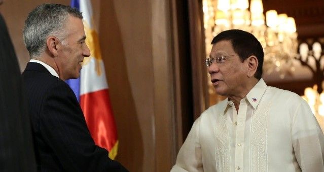 Presidente de Filipinas insulta a embajador de EE.UU.
