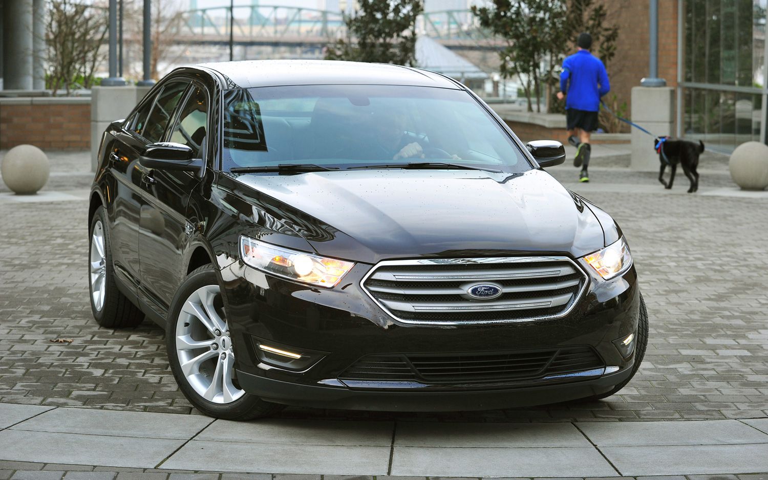 Ford llama a reparación a mil vehículos en México - ford-taurus