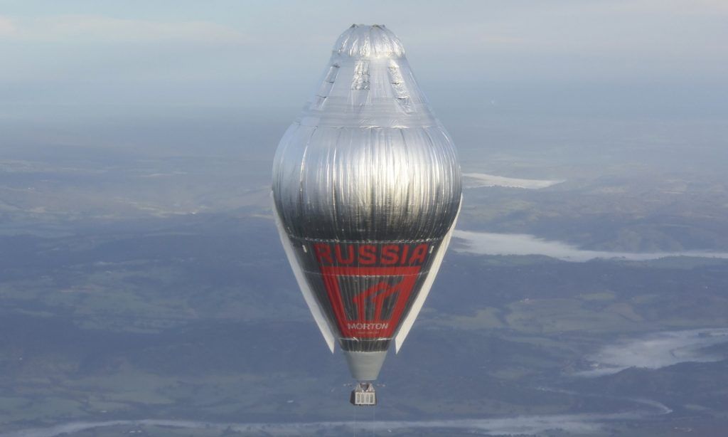 Sacerdote ruso da la vuelta al mundo en globo en 11 días - globo-1024x614