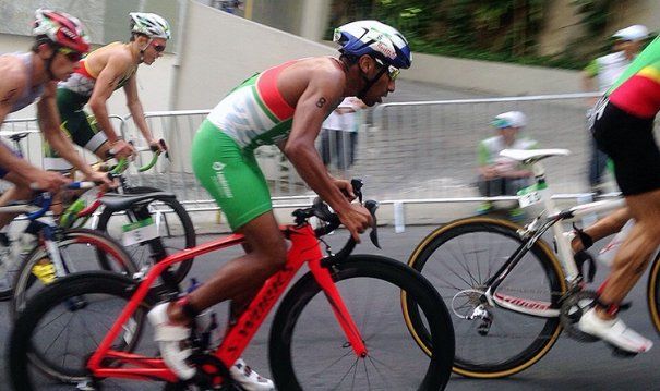 Crisanto Grajales termina doceavo en triatlón