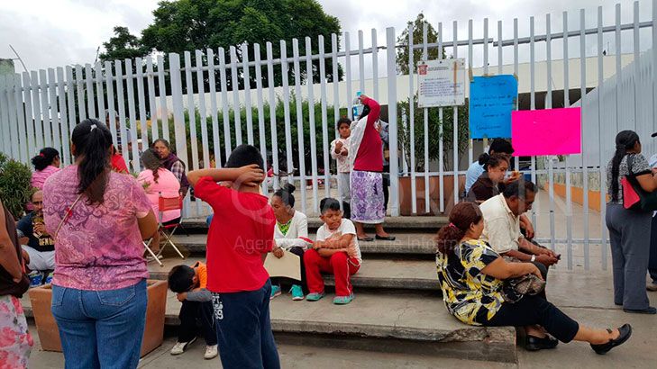 Mantienen paro en hospitales y clínicas de Oaxaca - hosp1