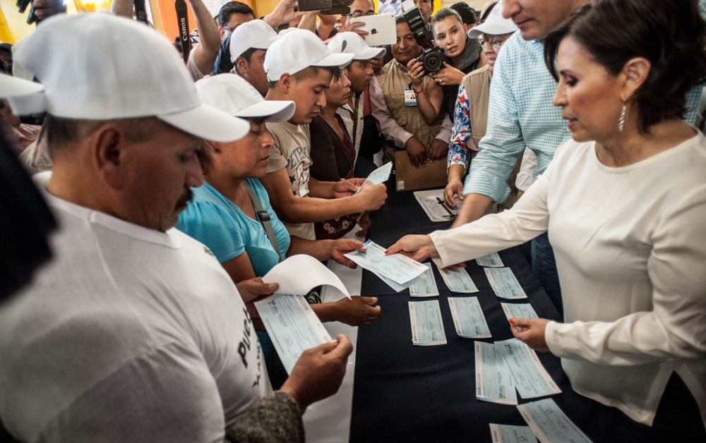 Rosario Robles y Rafael Moreno Valle apoyan a afectados por “Earl”