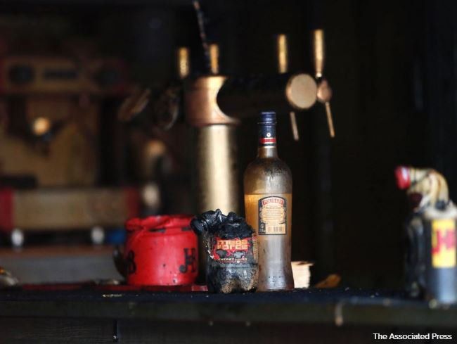 Mueren 13 personas por incendio en bar de Francia - incendio-bar-francia-4