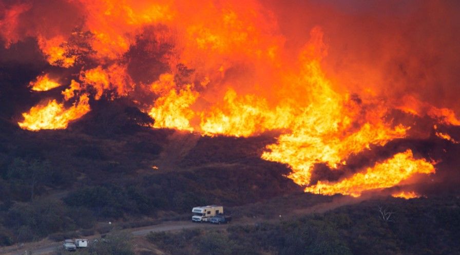 Continúan incendios forestales en California Continúan incendios forestales en California