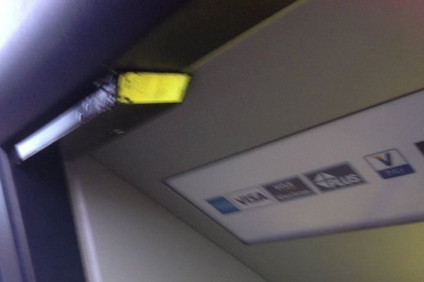 Alertan por robo en cajeros usando iPods - ipod-robo-cajeros