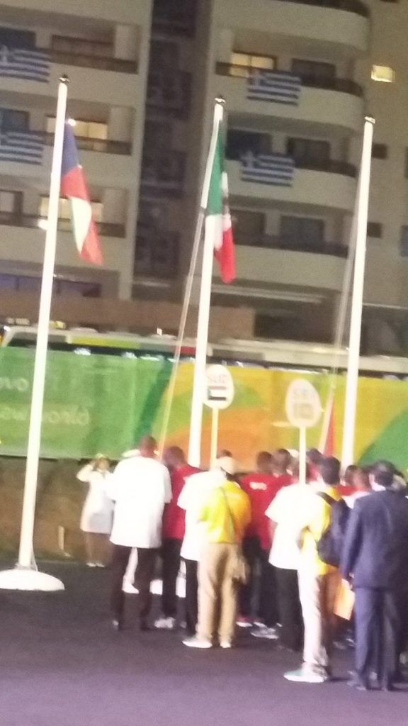 Izan bandera mexicana en la Villa Olímpica - izamiento-de-bandera-2-576x1024