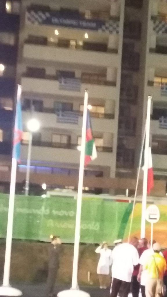 Izan bandera mexicana en la Villa Olímpica - izamiento-de-bandera-3-576x1024